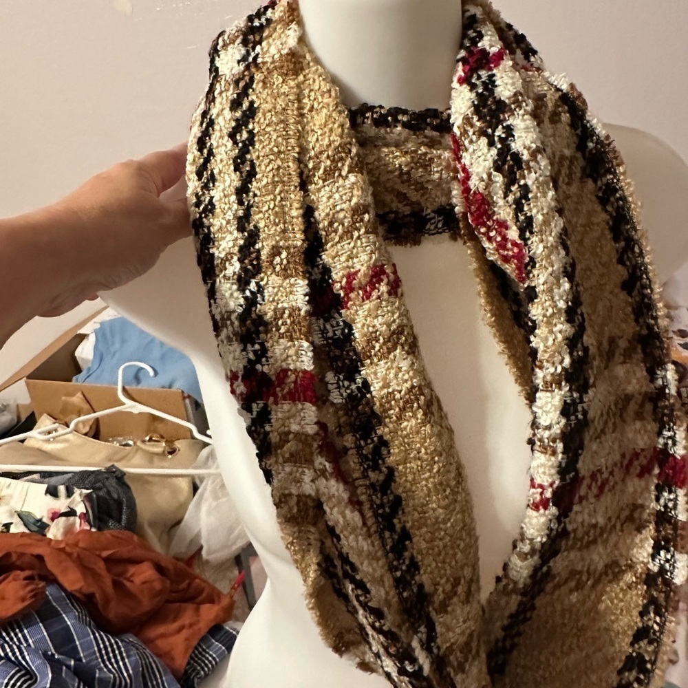 V. FRAAS Red and Black Acrylic Scarf